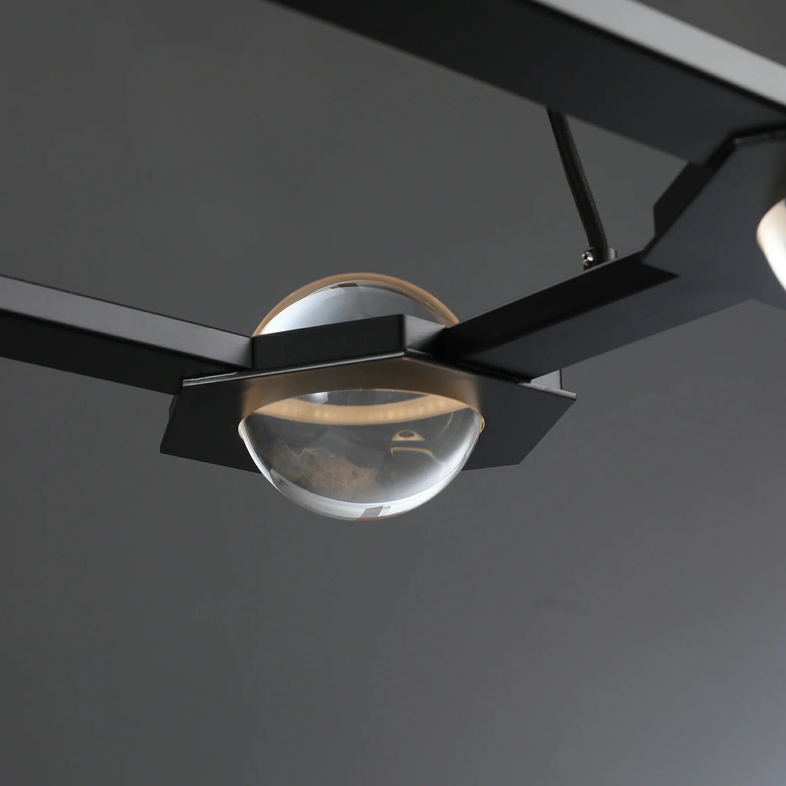 Éclatano Linear Chandelier