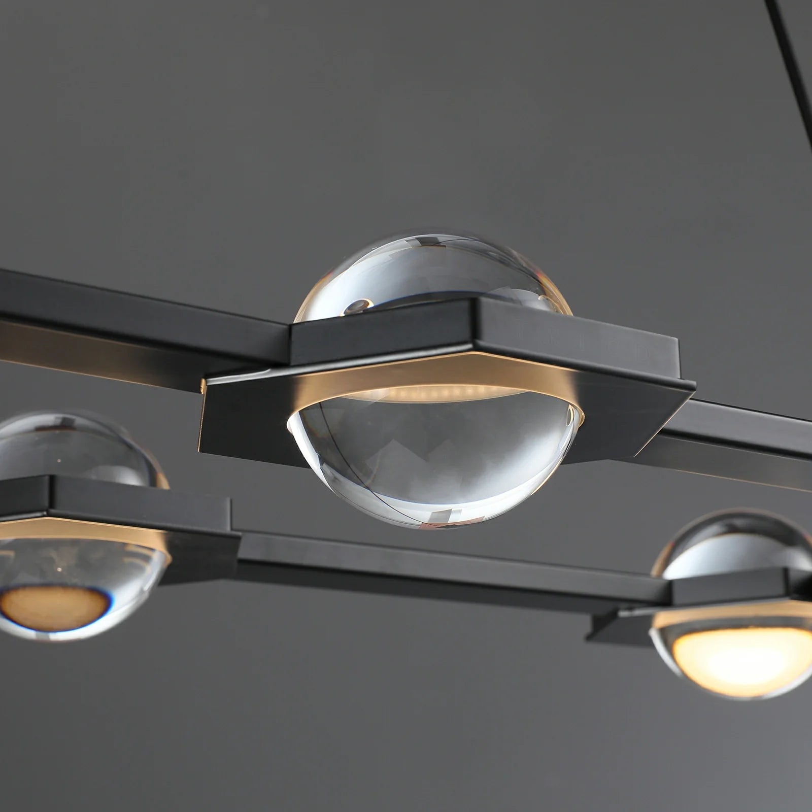 Éclatano Linear Chandelier