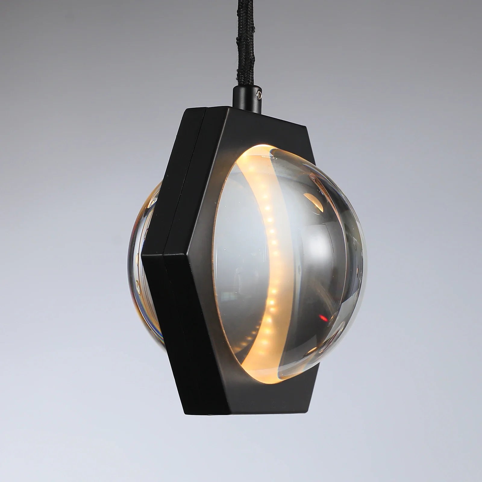 Éclatano Crystal Ball Linear Chandelier