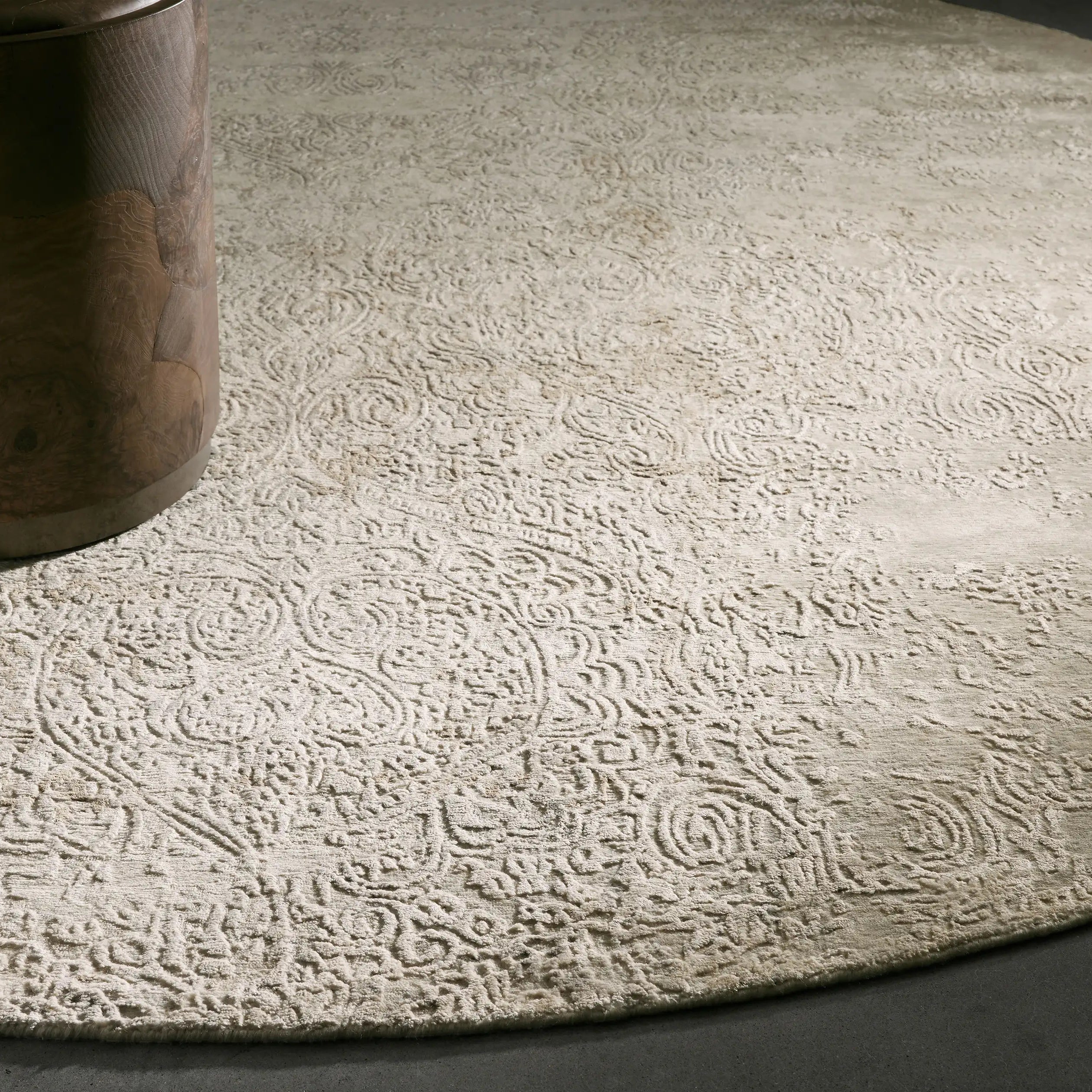 Zealand Hand-Knotted Round Rug