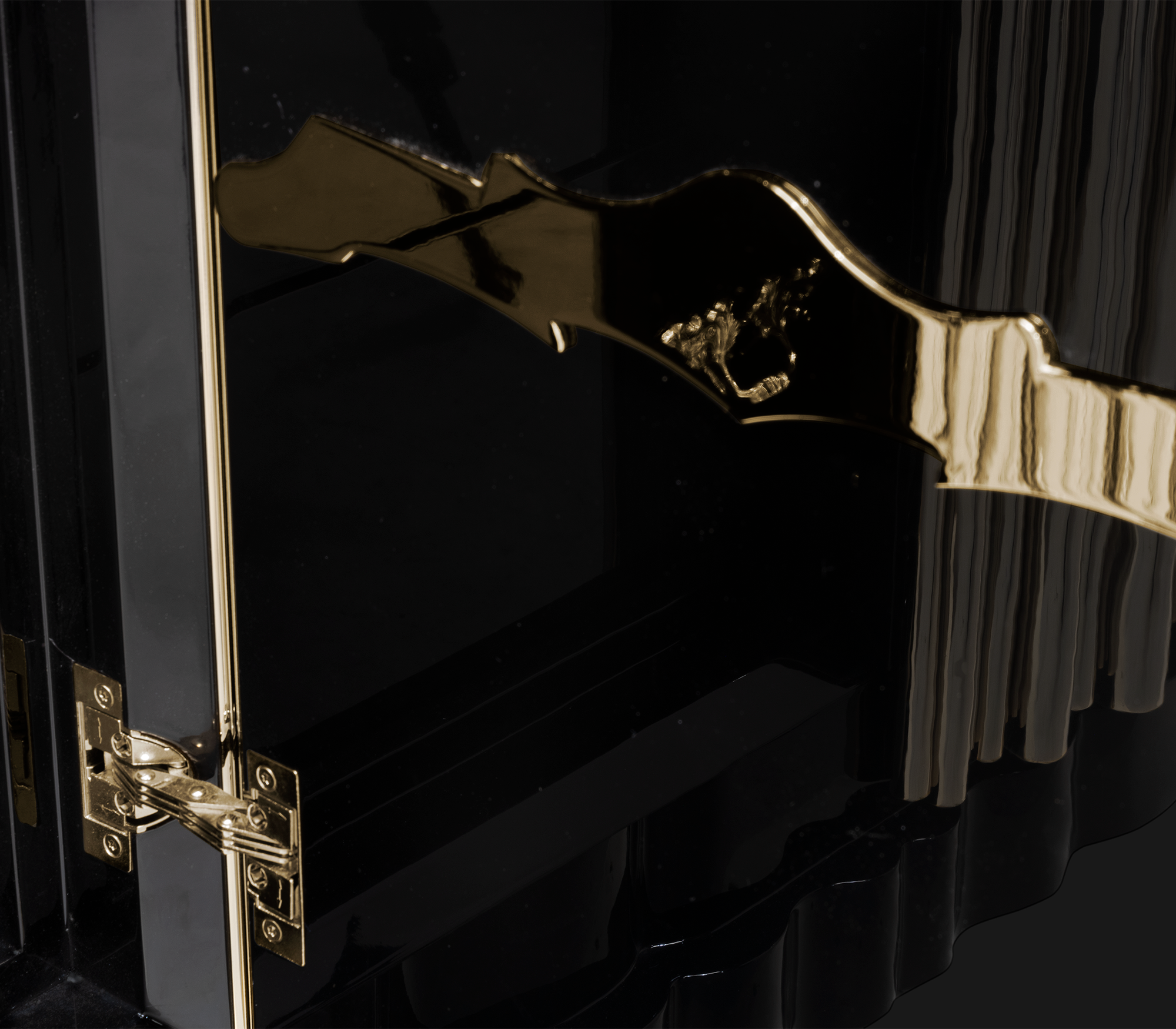 Symphony Watch Winder Safe with Gold-Plated Brass Pipes and