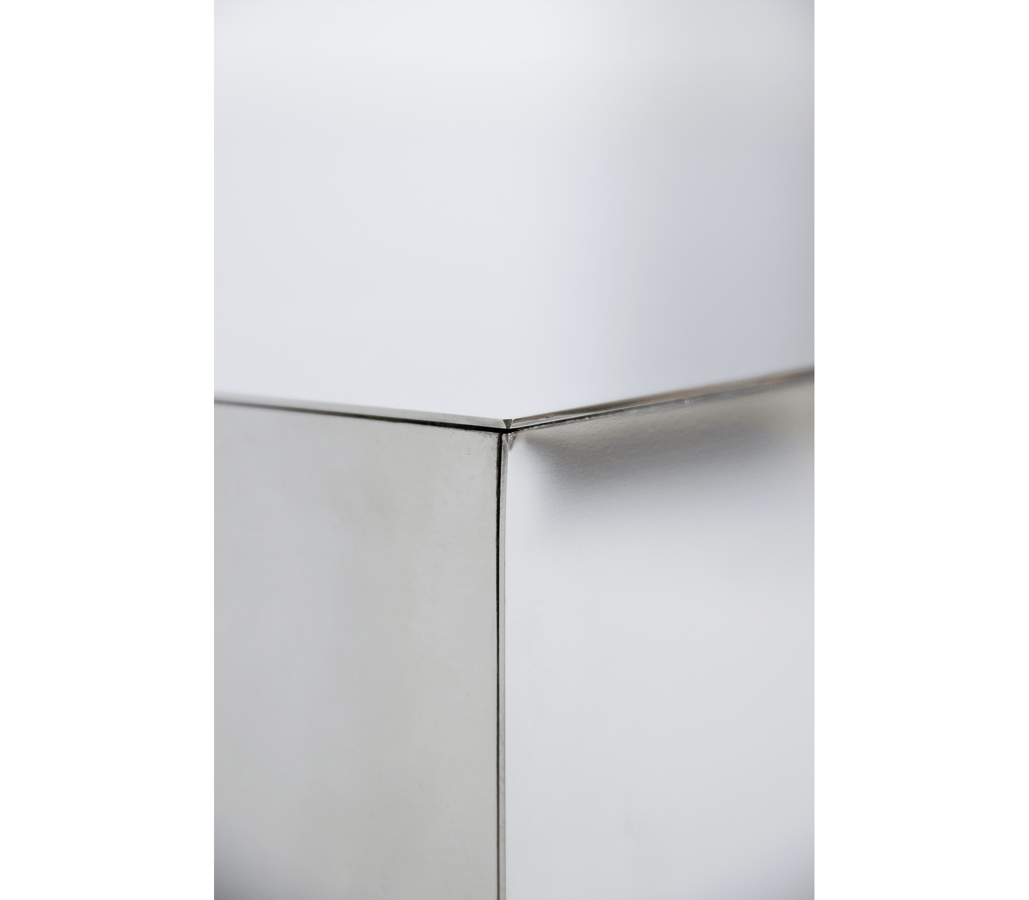 Lapiaz Cracked Stone Mirrored Nightstand
