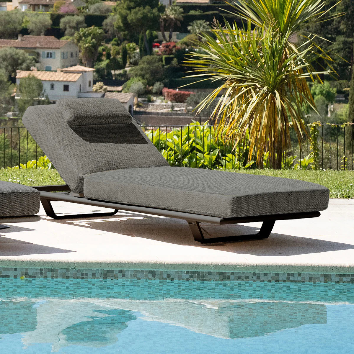 Hatia Single Sun Lounger with Side Table